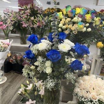 800Rosebig - Amazing place! Anna is very knowledgeable and helpful--she helped me choose the perfect flowers. Everything is fresh and beautiful. - Florists Near Me - Newport Beach, California 800Rosebig - Amazing place! Anna is very knowledgeable and helpful--she helped me choose the perfect flowers. Everything is fresh and beautiful. - Florists Near Me - Newport Beach, California