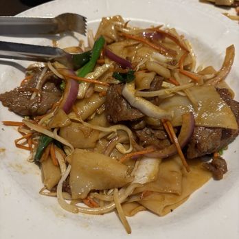 Mama Chang - Beef Chow Fun - Chinese Near Me - Fairfax, Virginia Mama Chang - Beef Chow Fun - Chinese Near Me - Fairfax, Virginia