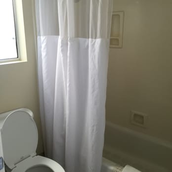 Alpine Inn - Bathroom of family suite - Hotels Near Me - Anaheim, California Alpine Inn - Bathroom of family suite - Hotels Near Me - Anaheim, California