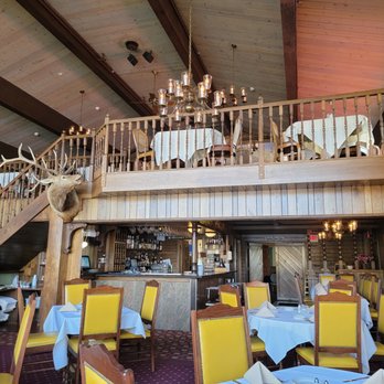Golden Mast Inn - Inside - Venues & Event Spaces Near Me - Okauchee, Wisconsin Golden Mast Inn - Inside - Venues & Event Spaces Near Me - Okauchee, Wisconsin