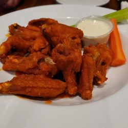 Sawbuck's Neighbourhood Pub - Chicken wings