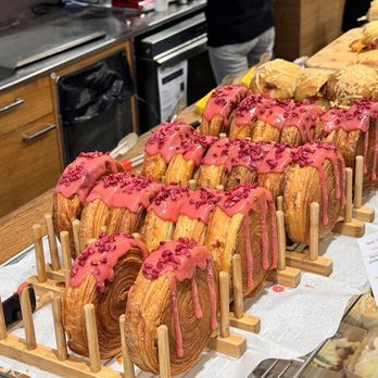 BO&MIE - New York roll with raspberry jam - Bakeries Near Me - Paris, 75 BO&MIE - New York roll with raspberry jam - Bakeries Near Me - Paris, 75