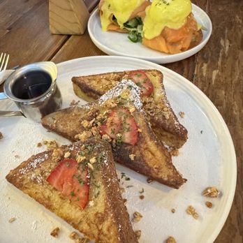 Aroma Craft Coffee - Top: Smoked Salmon Benedict Bottom: Classic French Toast Crafted Toast - Coffee Roasteries Near Me - Walnut, California