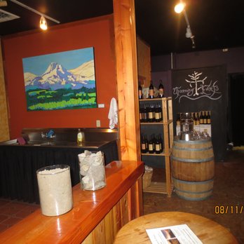 Cascade Cliffs - Hood River - Wineries Near Me - Hood River, Oregon