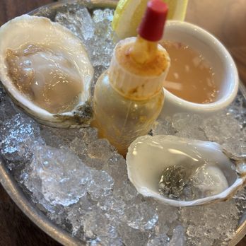 The Apparatus Room - Oysters! - New American Near Me - Detroit, Michigan