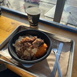 Pulled pork bowl with mashed potatoes and sweet potatoes! Pulled pork bowl with mashed potatoes and sweet potatoes!