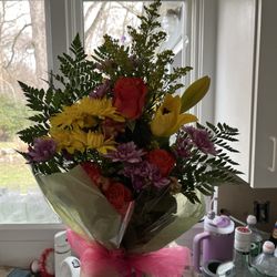 Just In Time Flowers - A beautiful cheery bouquet.