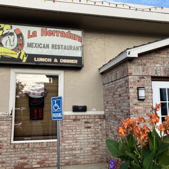 La Herradura - Sign showing open for lunch and dinner - Mexican Near Me - Sheridan, Wyoming La Herradura - Sign showing open for lunch and dinner - Mexican Near Me - Sheridan, Wyoming