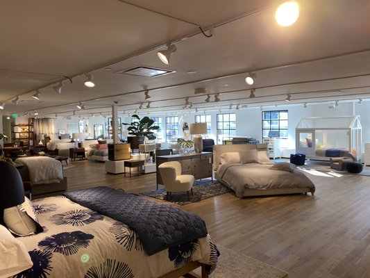 Crate & Barrel by null
