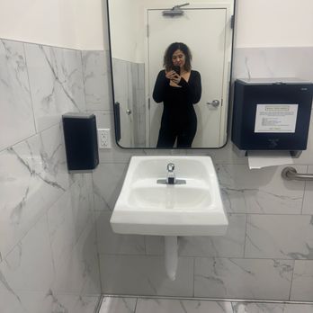 Açaí Haus - Bathroom is clean and stocked. - Acai Bowls Near Me - Roseville, California Açaí Haus - Bathroom is clean and stocked. - Acai Bowls Near Me - Roseville, California