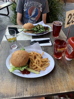 Burgers & Brew by null