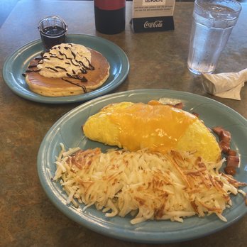 Kitchen Table Cafe - Ham & Cheese Omelet, Hashbrowns, and a Chocolate Chip Pancake - Breakfast & Brunch Near Me - Vancouver, Washington Kitchen Table Cafe - Ham & Cheese Omelet, Hashbrowns, and a Chocolate Chip Pancake - Breakfast & Brunch Near Me - Vancouver, Washington