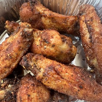 Hungry As A Wolf - Giant wings with extra dry rub. Phenomenal work chef - Pizza Near Me - Williamsburg, Virginia Hungry As A Wolf - Giant wings with extra dry rub. Phenomenal work chef - Pizza Near Me - Williamsburg, Virginia