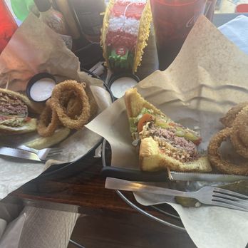 RelicRoad Brewing - Southwest Burger and onion rings split for two - Breweries Near Me - Winslow, Arizona