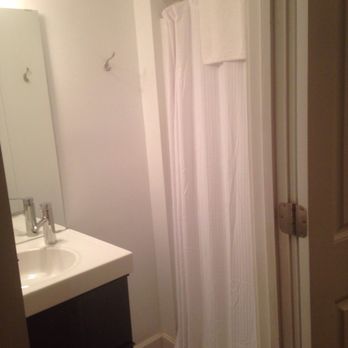 Swamp Rabbit Inn - Cute private bathroom with amenities. - Bed & Breakfast Near Me - Greenville, South Carolina