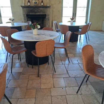 Miraflores Winery - Inside tasting room - Wineries Near Me - Placerville, California
