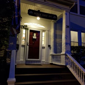 Beech Tree Inn - Porch - Hotels Near Me - Newport, Rhode Island