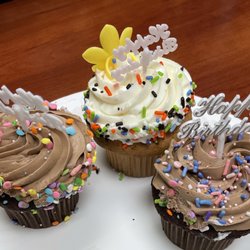 Copenhagen Bakery - Chocolate and Vanilla frosted cupcakes