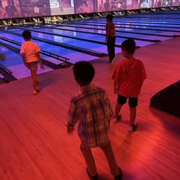 Two lanes for a birthday party - super fun !!!