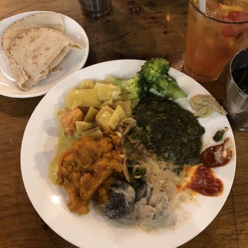 Vantra - Sweet potato mash, curry, spinach/sweet potato, stroganoff, a few other garnishes, pita, and a cocktail. - Vegan Near Me - London, XGL Vantra - Sweet potato mash, curry, spinach/sweet potato, stroganoff, a few other garnishes, pita, and a cocktail. - Vegan Near Me - London, XGL