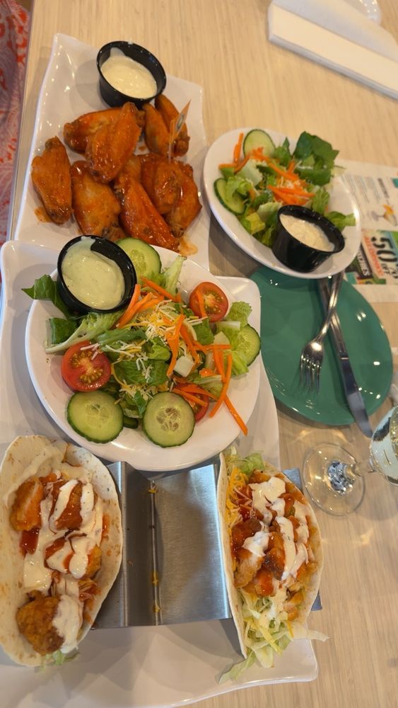 Island Wing Company Grill & Bar Image