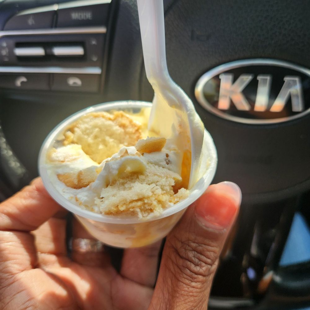 Suga's Cakery - Banana Pudding Sample - Delicious! - Bakeries Near Me - Pflugerville, Texas