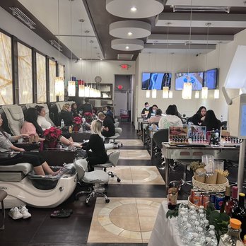 21 Nail Lounge - Arlington - Nail Salons Near Me - Arlington, Virginia