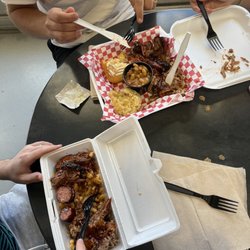 Blackhawk BBQ Pit - Triple Mac, Combo Plate