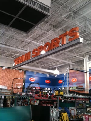 DICK'S Sporting Goods by null
