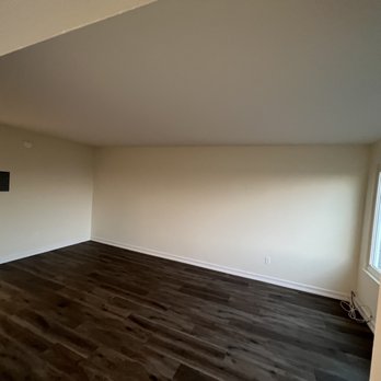 Pure Nature's Flooring - Living room with engineered wood - Flooring Near Me Pure Nature's Flooring - Living room with engineered wood - Flooring Near Me