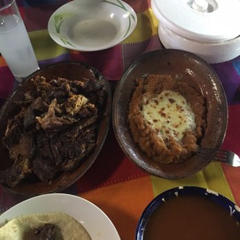 Birrieria Chololo - Maciza meat with broth, tortillas. Refried beans with cheese. - Mexican Near Me - Tlaquepaque, JAL