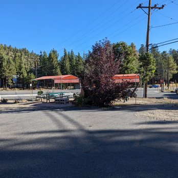 Eastern Sierra Fruit Co. - Outdoor seating area - Barbeque Near Me - Mammoth Lakes, California Eastern Sierra Fruit Co. - Outdoor seating area - Barbeque Near Me - Mammoth Lakes, California