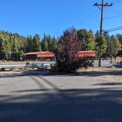 Eastern Sierra Fruit Co. - Outdoor seating area
