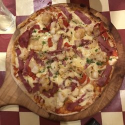 Churchills Sports Bar - Lobster and sausage pizza