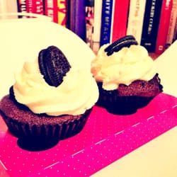 Bibi's Bakery - Wooooo hoooo oreo cupcakes!