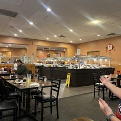 Dong's China Buffet - Inside