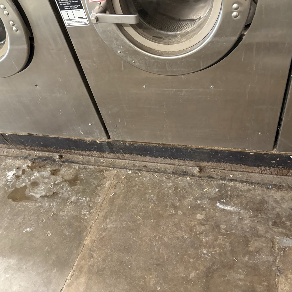 Apollo Laundry & Drop Off Service - Dirt, leaves, rocks, lint all over the floor everywhere. - Laundry Services Near Me - Raton, New Mexico