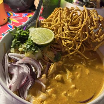 Thai Pop - Curry with chicken and noodles - Thai Near Me - Rochester, Minnesota