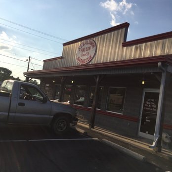Baldwin J I & Son Pit Barbecue - a truck parked in front of the restaurant - Barbeque Near Me - Springfield, Tennessee Baldwin J I & Son Pit Barbecue - a truck parked in front of the restaurant - Barbeque Near Me - Springfield, Tennessee