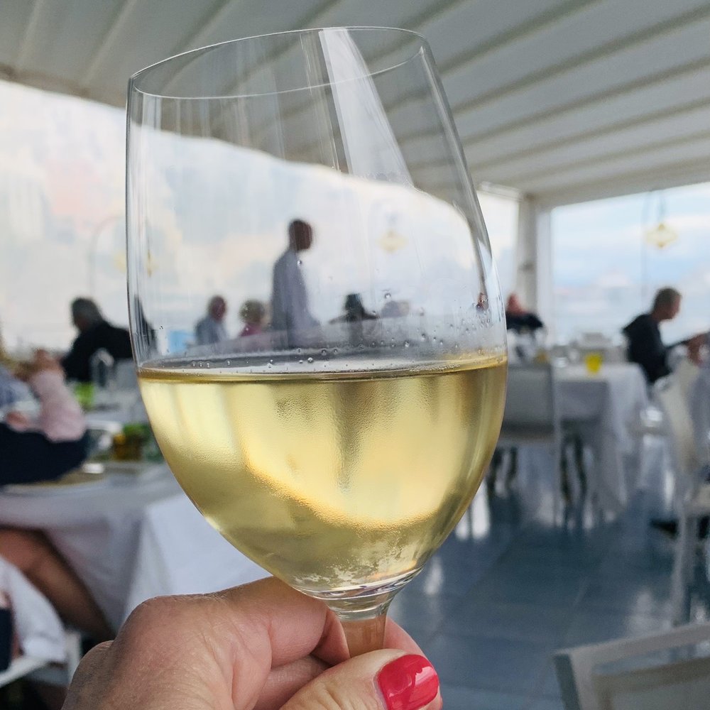 Lido Azzurro - Vino Blanco locale - Italian Near Me - Amalfi, SA Lido Azzurro - Vino Blanco locale - Italian Near Me - Amalfi, SA