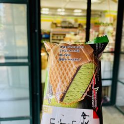 Green tea ice cream wafer