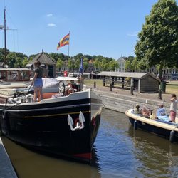 The sluis with some big boats