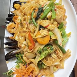 Blooming Thai - Saefood Pad kea mao (Druken noodles)