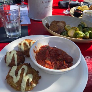 Maxine's On Shine - Fried green tomatoes and crab cakes - New American Near Me - Orlando, Florida