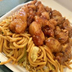 China Bowl - Part of 3 entree meal. Half noodles half fried rice with jalapeño chicken and general tso