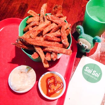 Soi soi - fabulous sweet potato fries with vegan mayo and a HOT mango chili dip, november 2015 - Vegetarian Near Me - Helsinki, 18