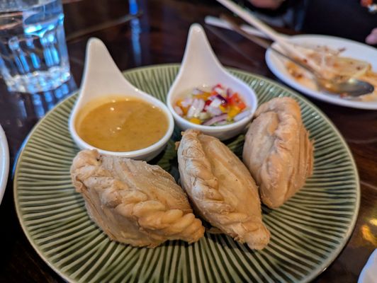 Eat Fine Design By Khun Kung by null