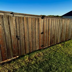 Texas Pro Staining - Stained board on board fence, colored Oxford brown