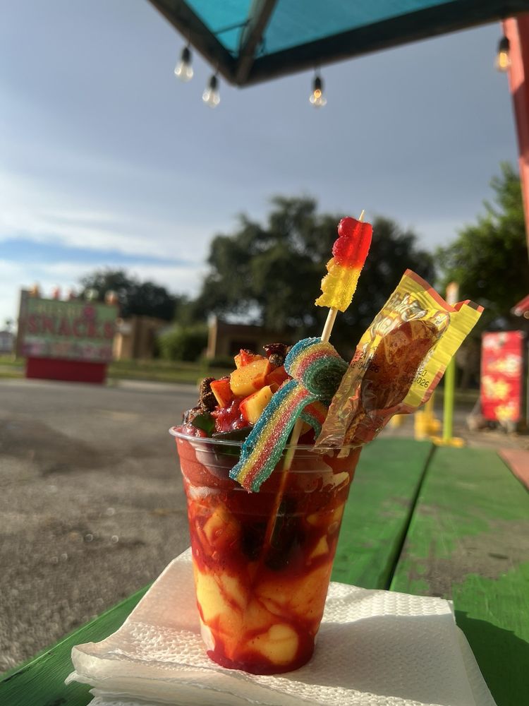 El Recreo Snacks Logo