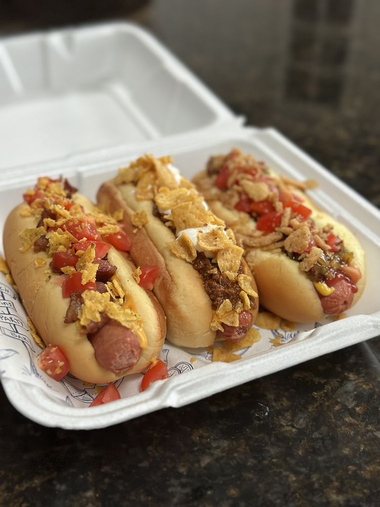 THE HOTDOG HUSTLER Updated October 2024 11 Photos Patchogue